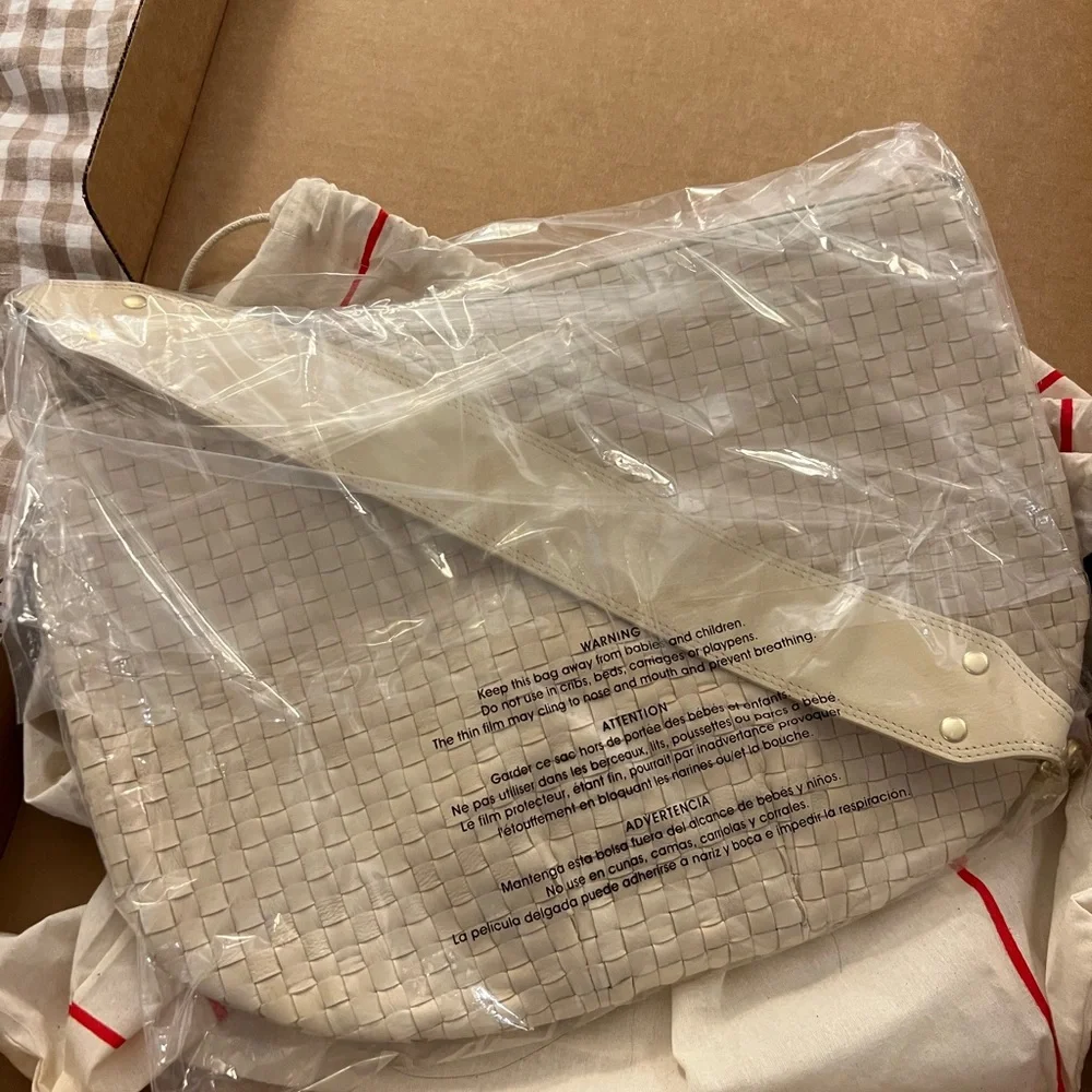 NWT Clare V. Moyen Messenger in Buttercream 🧈 - Picture 8 of 8